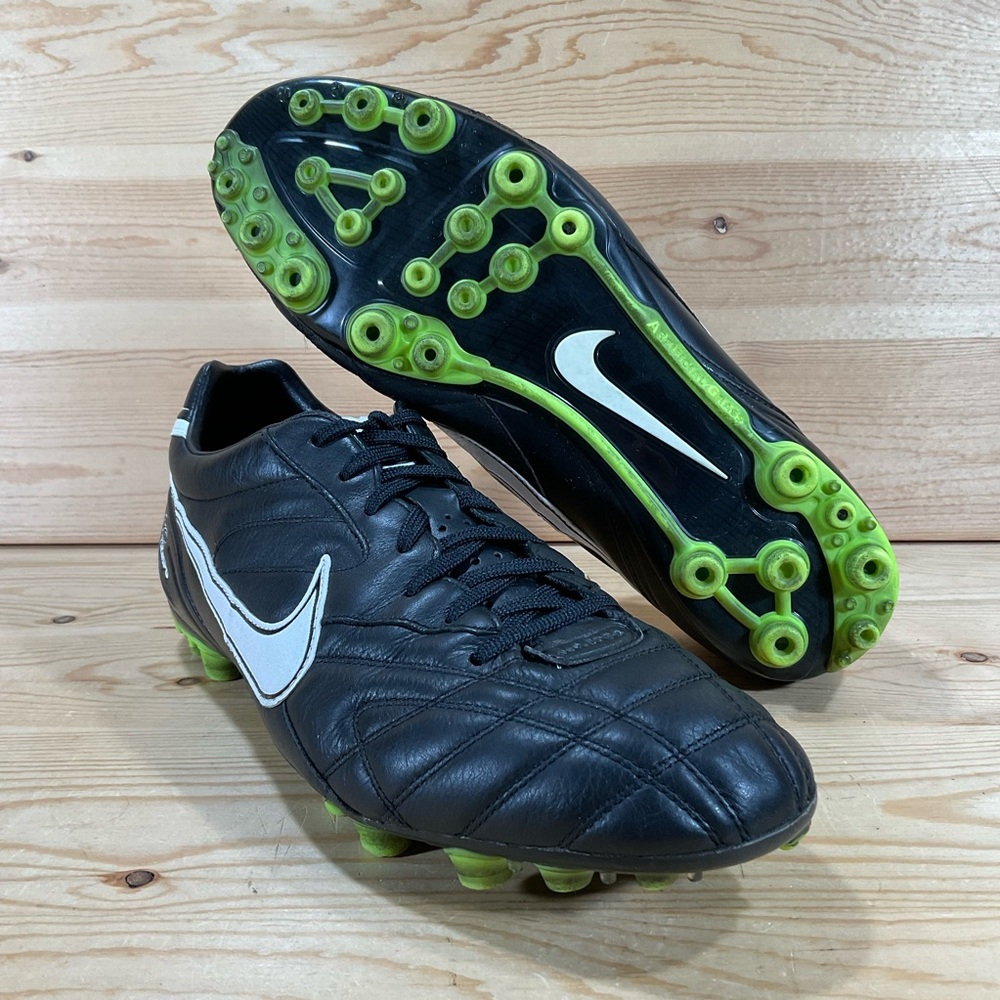 Nike Tiempo Classic AG Soccer Shoes
366201-017
Calf Leather
Men’s 12
Black White